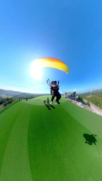 包含极限滑翔伞飞行比赛,俯瞰大地的壮丽风景的词条 包含极限滑翔伞飞行比赛,俯瞰大地的壮丽风景的词条