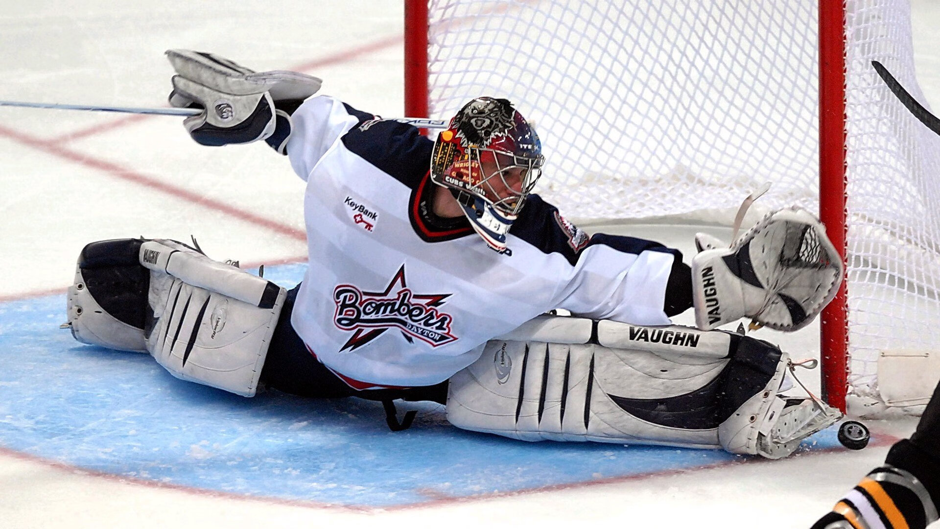 kaiyun登录入口-湖人篮网激烈对决，场上实力碰撞令人震撼，湖人与篮网队比赛